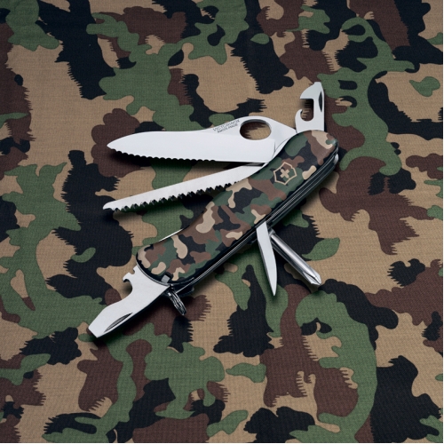 Нож Victorinox Trailmaster One Hand, 111 мм, 12 функций, камуфляжный